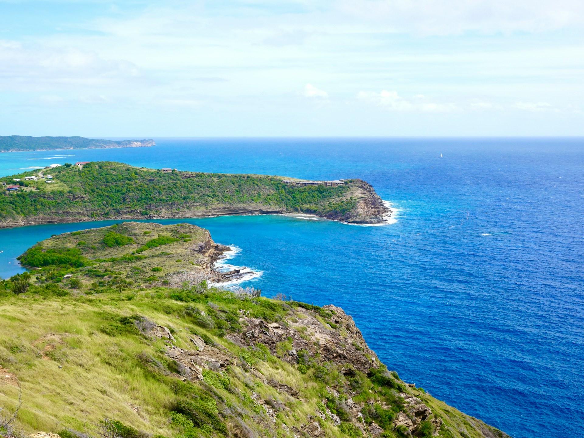 Top Family-Friendly Excursions in Antigua and Barbuda background